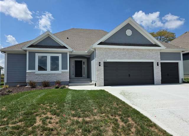 Property at 10216 N Winchester Ave, Kansas City, MO 64156, 4 beds, 3 baths