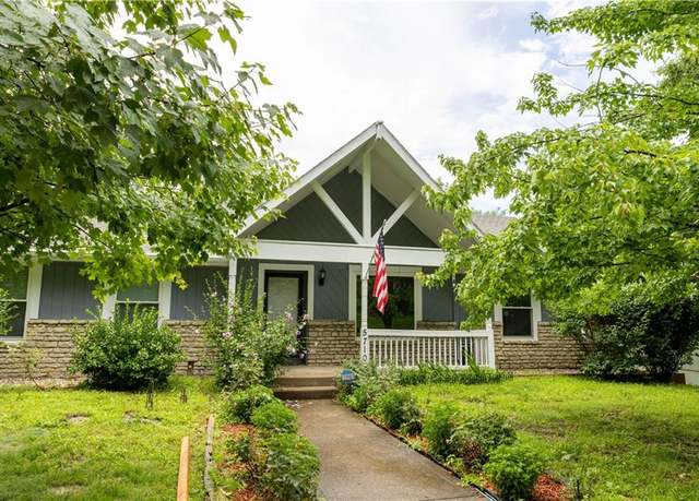 Property at 5710 NW Raintree Dr, Parkville, MO 64152, 4 beds, 3 baths