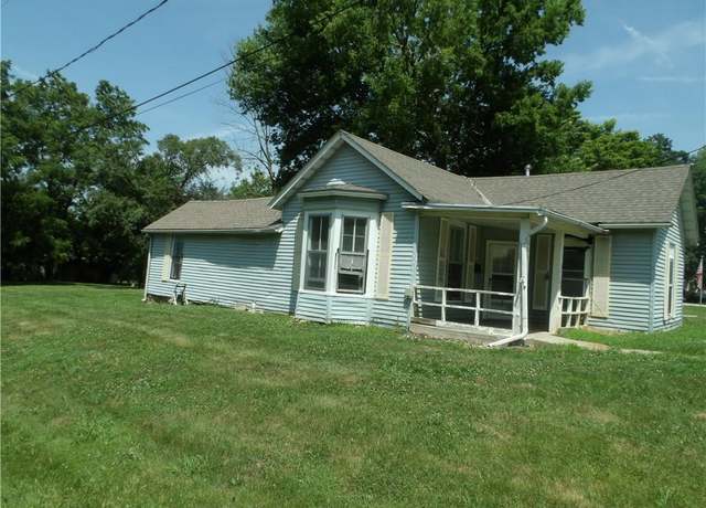 Property at 604 S Lexington St, Holden, MO 64040, 3 beds, 1 bath
