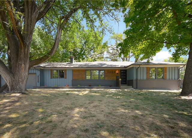 Property at 9809 State Line Rd, Kansas City, MO 64114, 3 beds, 2.5 baths