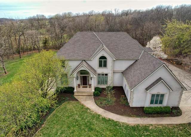 Property at 154 Deer Run Rd, Atchison, KS 66002, 5 beds, 4.5 baths