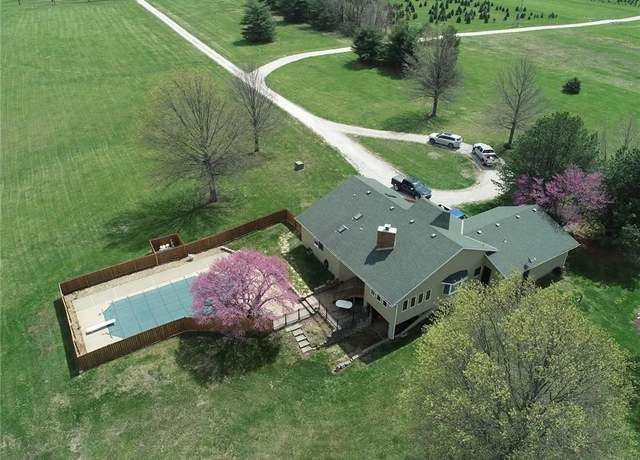 Property at 8820 W 247th St, Louisburg, KS 66053, 2 beds, 2.5 baths
