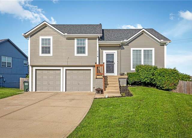 Property at 610 N Poplar St, Gardner, KS 66030, 3 beds, 2 baths