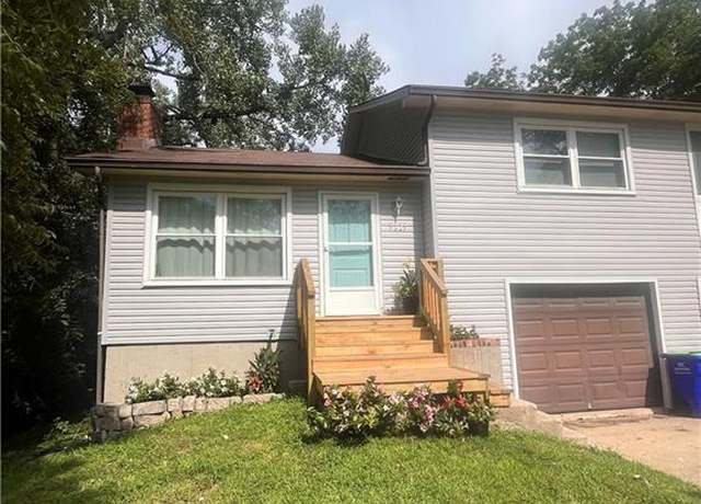 Property at 5225 Farley Ct, Merriam, KS 66203, 2 beds, 1.5 baths