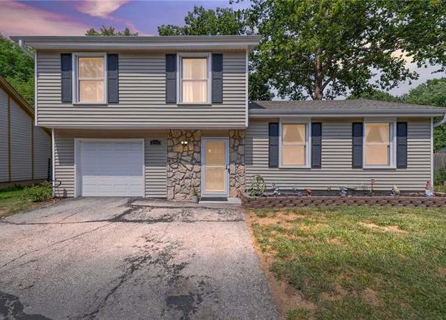 Property at 2128 Arrowhead Cir E, Olathe, KS 66062, 3 beds, 2 baths