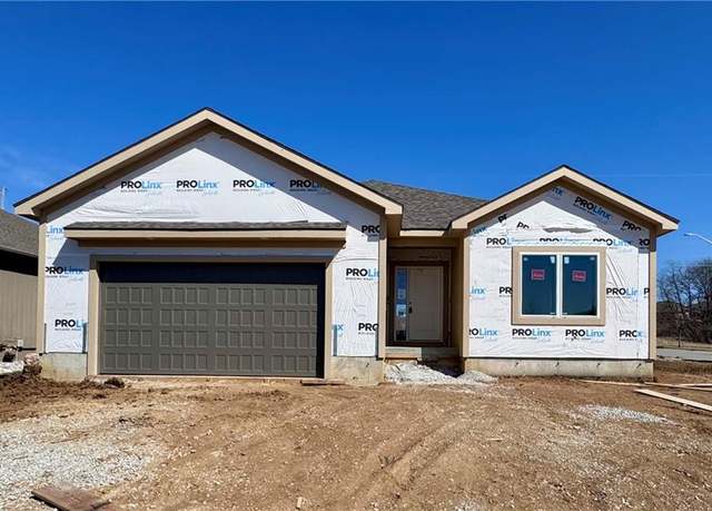 Property at 10101 N Oakland Ave, Kansas City, MO 64157, 3 beds, 2.5 baths