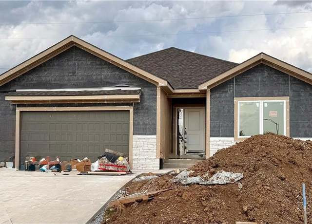 Property at 10101 N Oakland Ave, Kansas City, MO 64157, 3 beds, 2.5 baths