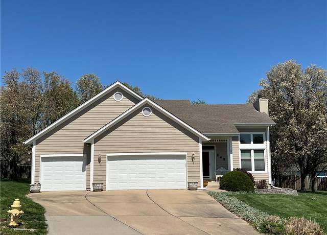 Property at 240 NE Victoria Pl, Lee's Summit, MO 64086, 3 beds, 3 baths