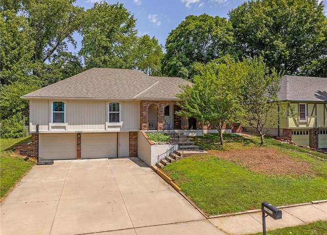 Property at 11922 W 72nd St, Shawnee, KS 66216, 3 beds, 2 baths