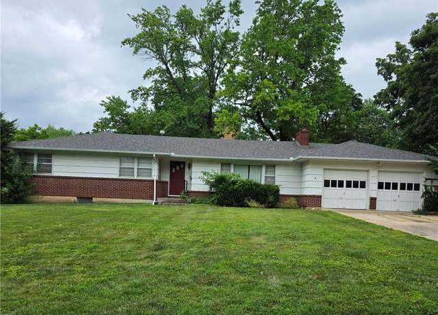 Property at 8120 Hamilton Dr, Overland Park, KS 66204, 3 beds, 1.5 baths