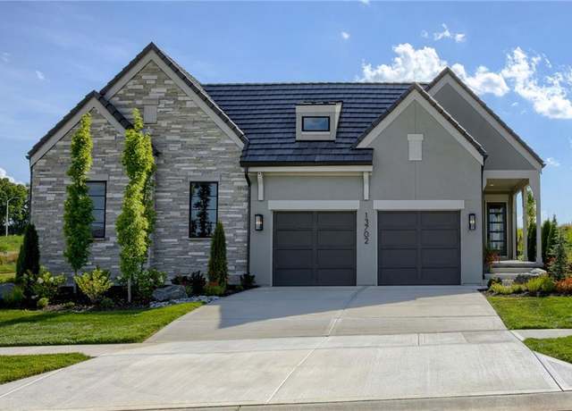 Property at 13702 Pembroke Ln, Leawood, KS 66224, 4 beds, 3 baths