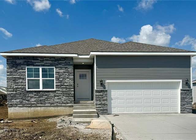 Property at 10282 Sorano Dr, Peculiar, MO 64078, 4 beds, 2 baths