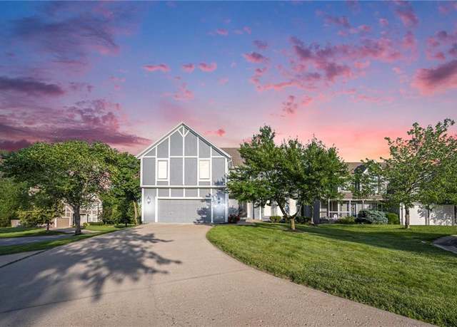 Property at 8901 W 128th St, Overland Park, KS 66213, 4 beds, 3.5 baths