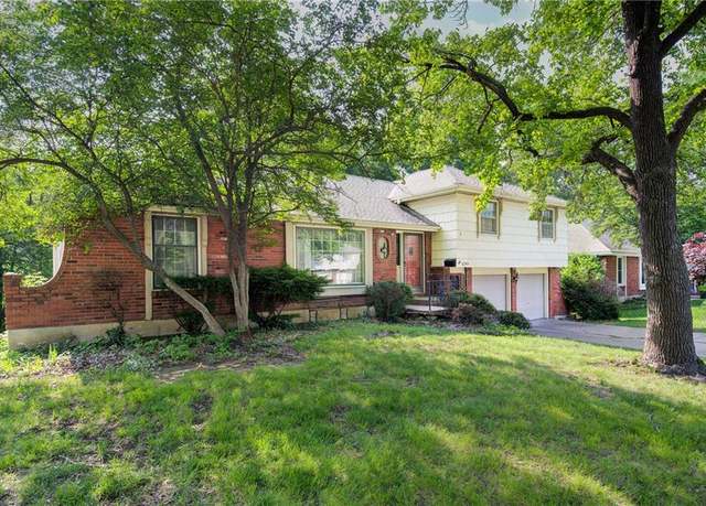 Property at 6745 N Garfield Ave, Gladstone, MO 64118, 3 beds, 2 baths