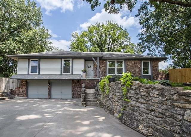 Property at 500 NW Brett Cir, Blue Springs, MO 64014, 4 beds, 3 baths