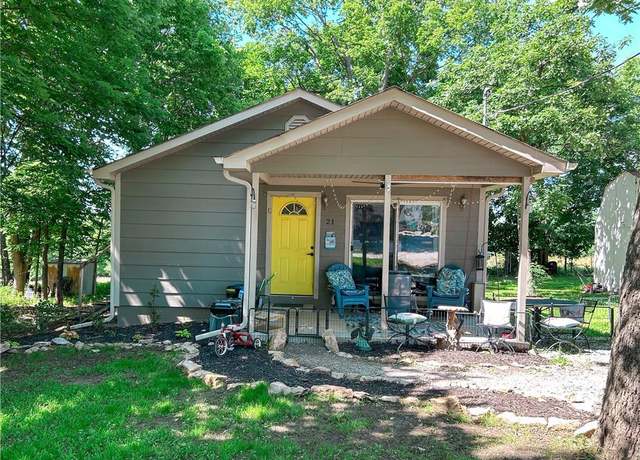 Property at 21 Oak Crest Dr, Linn Valley, KS 66040, 2 beds, 2 baths