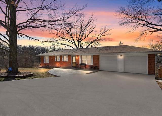 Property at 904 E Golf Hill Dr, Excelsior Springs, MO 64024, 4 beds, 2 baths