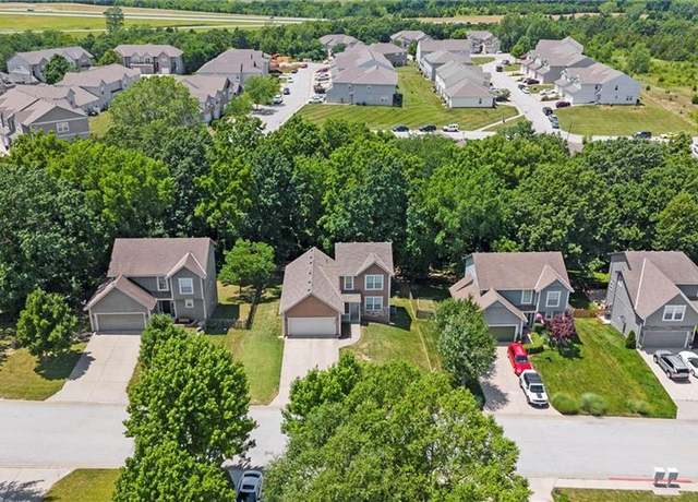 Property at 3304 N 103rd Ct, Kansas City, KS 66109, 3 beds, 2 baths