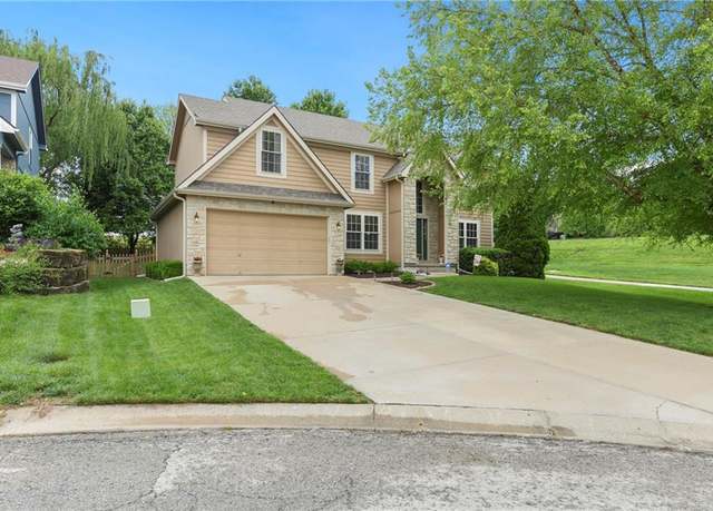 Property at 800 Ash Ct, Lansing, KS 66043, 4 beds, 2.5 baths