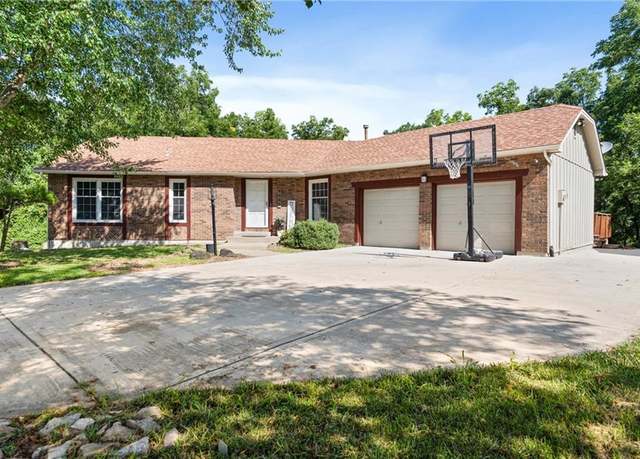 Property at 9000 Arlington Ct, Kansas City, MO 64138, 4 beds, 2 baths