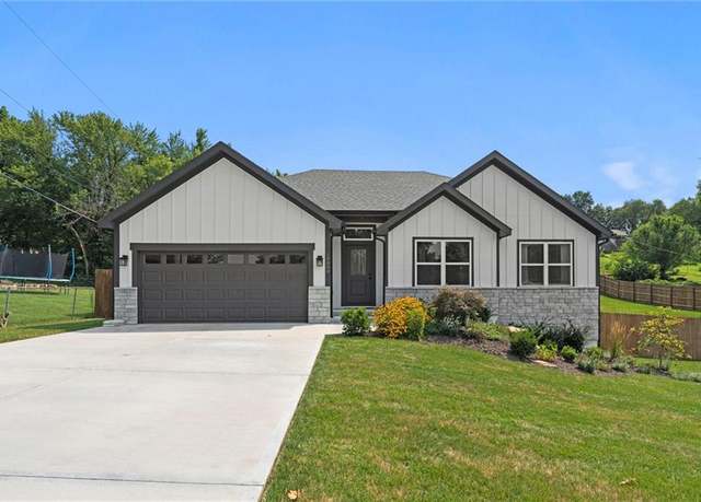 Property at 10809 Countryside Dr, Kansas City, KS 66109, 5 beds, 4 baths