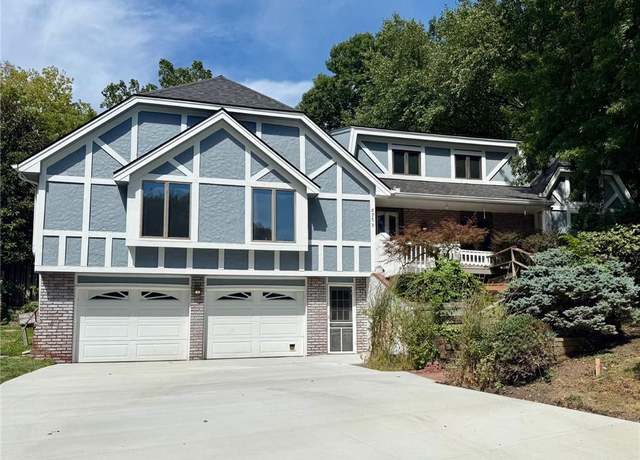 Property at 6773 N Park Ave, Kansas City, MO 64118, 5 beds, 4 baths