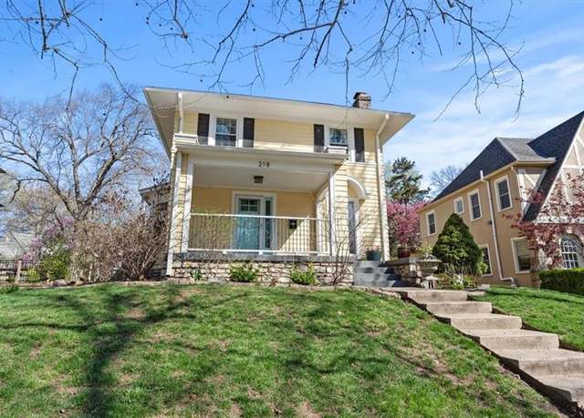 Property at 218 W 68th Ter, Kansas City, MO 64113, 3 beds, 2.5 baths
