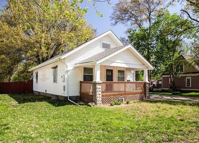 Property at 913 W 6th St, Ottawa, KS 66067, 2 beds, 1 bath