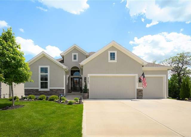 Property at 2767 SW 12th Ter, Lee's Summit, MO 64081, 4 beds, 3 baths