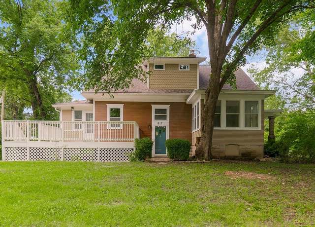 Property at 812 E Wabash St, Olathe, KS 66061, 2 beds, 2.5 baths