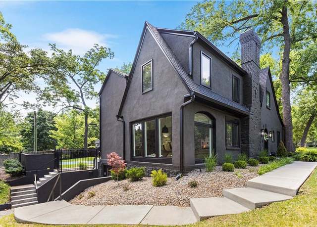 Property at 5500 Mission Rd, Fairway, KS 66205, 3 beds, 2.5 baths