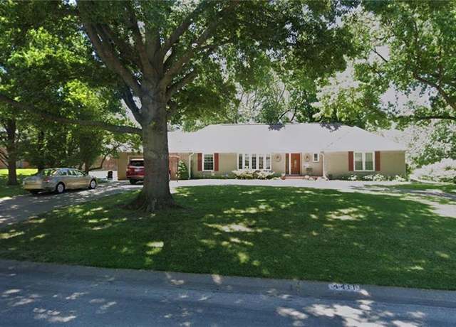 Property at 4411 W 89 St, Prairie Village, KS 66207, 4 beds, 3.5 baths