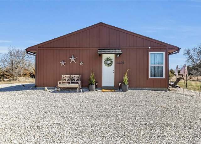 Property at 42 Illinois Dr, Linn Valley, KS 66040, 2 beds, 1 bath