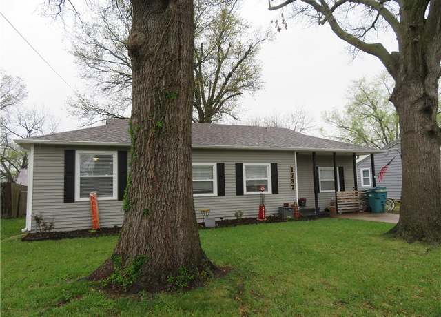 Property at 1737 Lockhart Ln, Osawatomie, KS 66064, 3 beds, 2 baths