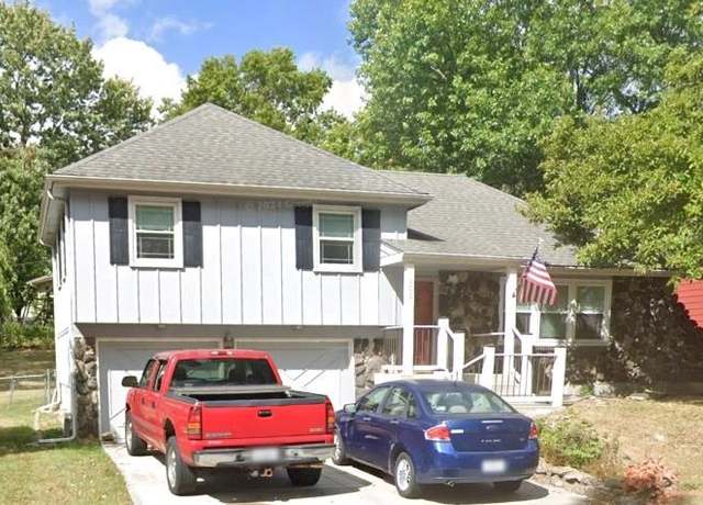 Property at 306 SW Milmar Ave, Lee's Summit, MO 64081, 4 beds, 1.5 baths