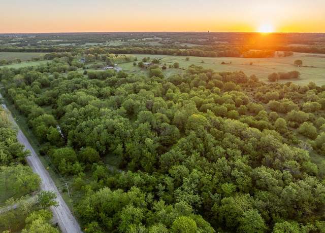 Property at 31607 Beaver Creek Rd, Paola, KS 66071, 3 beds, 2 baths