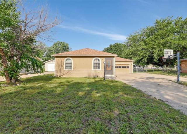 Property at 141 N Tracy St, Wichita, KS 67212, 3 beds, 2 baths