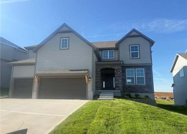 Property at 19466 W 114th Ter, Olathe, KS 66061, 5 beds, 4 baths