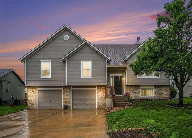Property at 10820 N Donnelly Ct, Kansas City, MO 64157, 3 beds, 3 baths