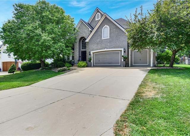 Property at 11378 S Cook St, Olathe, KS 66061, 5 beds, 5.5 baths