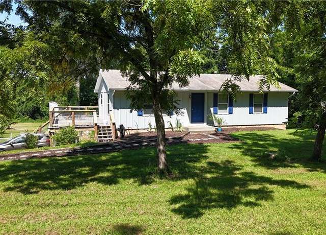 Property at 19979 139th St, Basehor, KS 66007, 4 beds, 3 baths