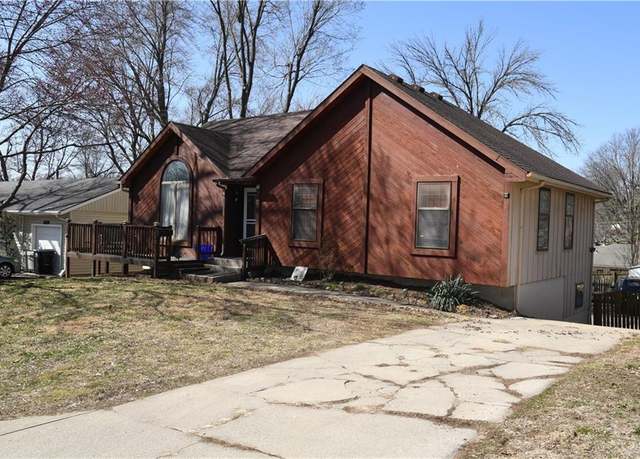 Property at 5124 S Cottage St, Independence, MO 64055, 3 beds, 3 baths