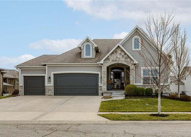 Property at 18525 W 194th St, Spring Hill, KS 66083, 4 beds, 3 baths