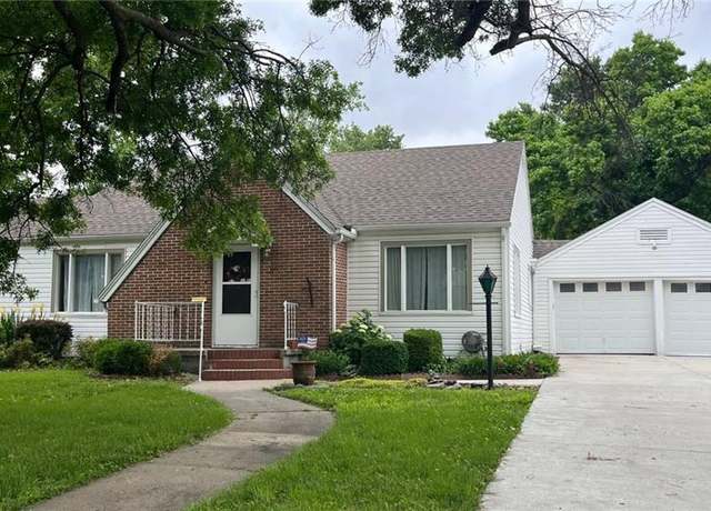 Property at 1430 S Cedar St, Ottawa, KS 66067, 3 beds, 2 baths