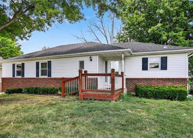 Property at 1725 S Kiowa Dr, Olathe, KS 66062, 4 beds, 2.5 baths