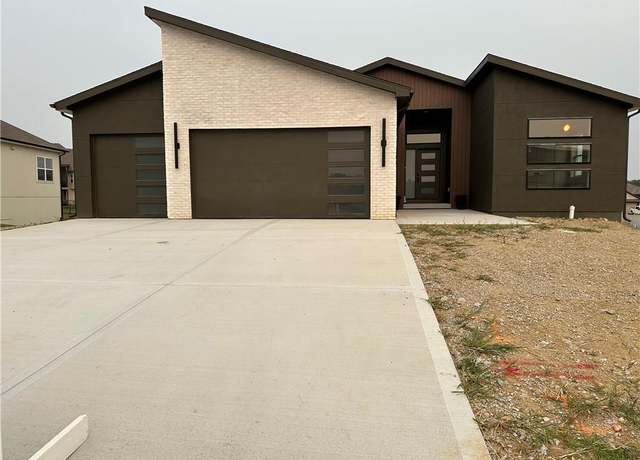Property at 8309 NW 90th St, Kansas City, MO 64153, 4 beds, 3 baths