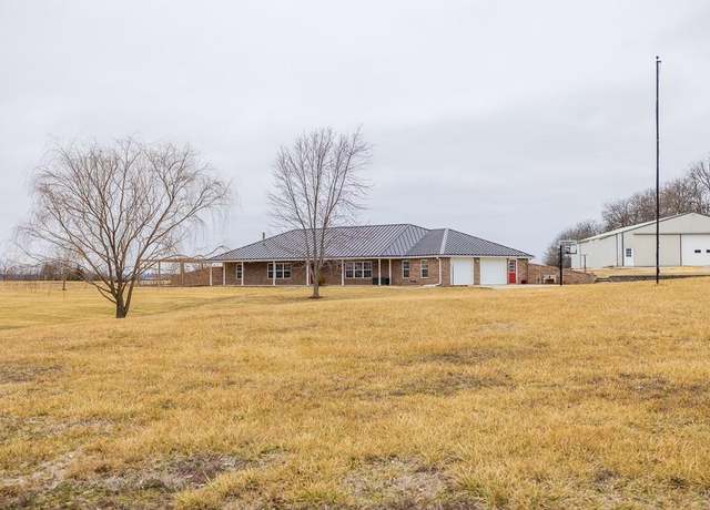 Property at 404 SE 521st Rd, Warrensburg, MO 64093, 4 beds, 2 baths