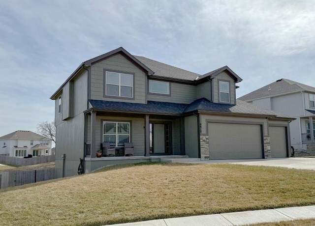 Property at 8817 N Elmwood Ave, Kansas City, MO 64156, 4 beds, 4 baths