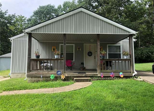 Property at 9300 Walnut St, Kansas City, MO 64114, 2 beds, 2 baths