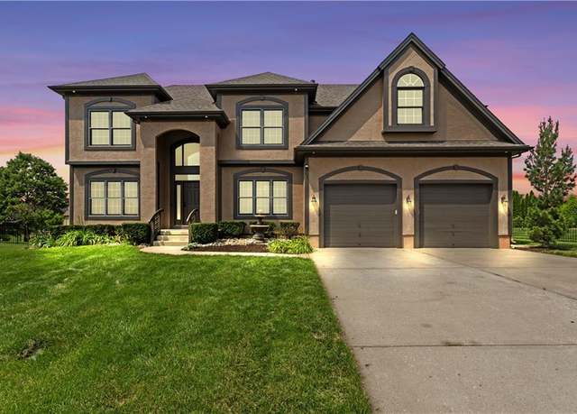 Property at 3104 SE 2nd St, Lee's Summit, MO 64063, 4 beds, 4.5 baths
